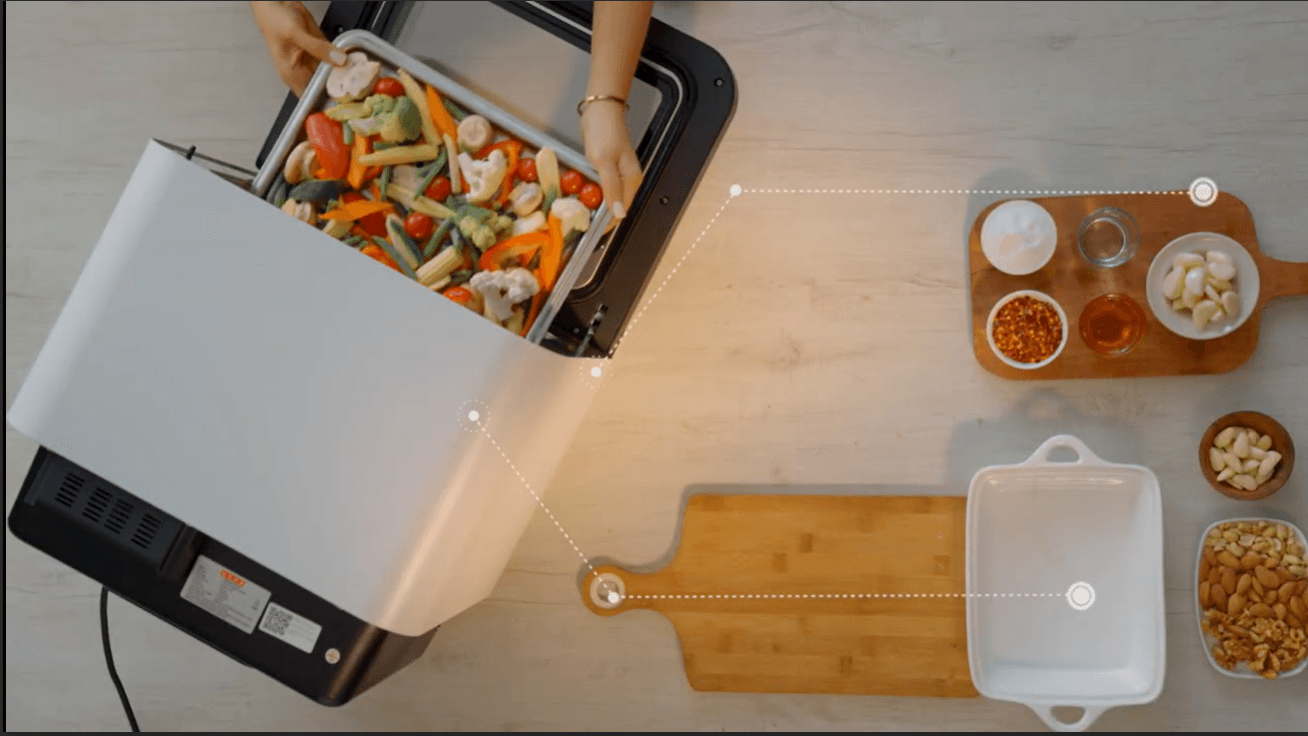 Overhead tray-loading shot with feature callouts